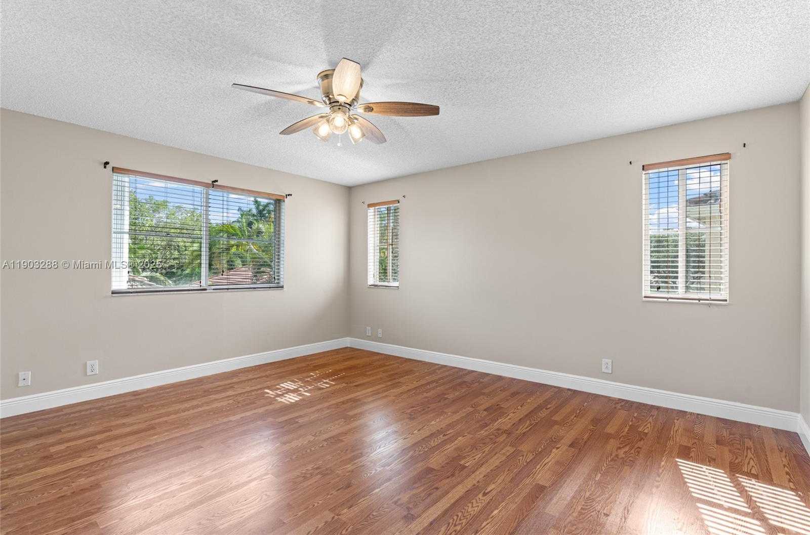 Small Image of 4490 FOXTAIL LN, Weston Number 27