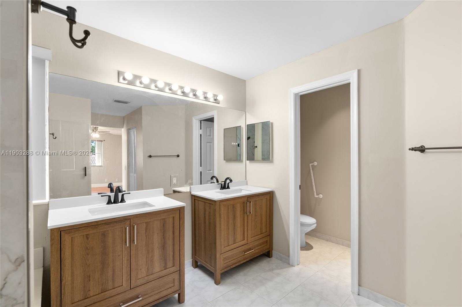 Small Image of 4490 FOXTAIL LN, Weston Number 3