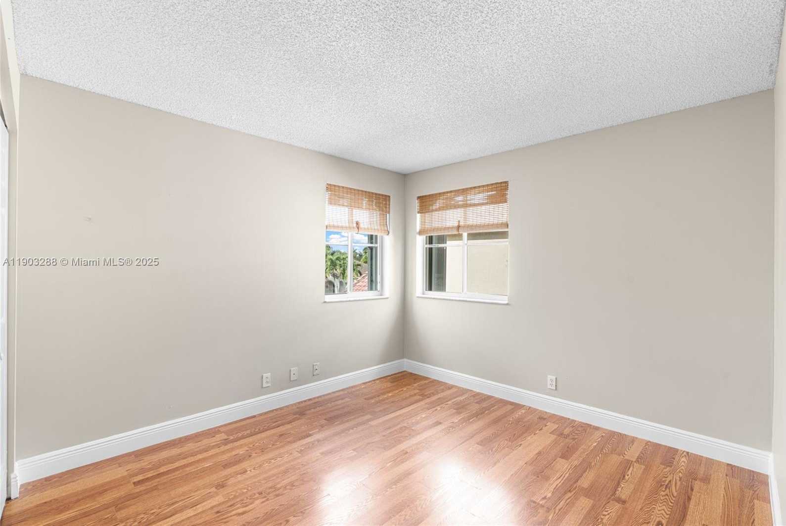 Small Image of 4490 FOXTAIL LN, Weston Number 31