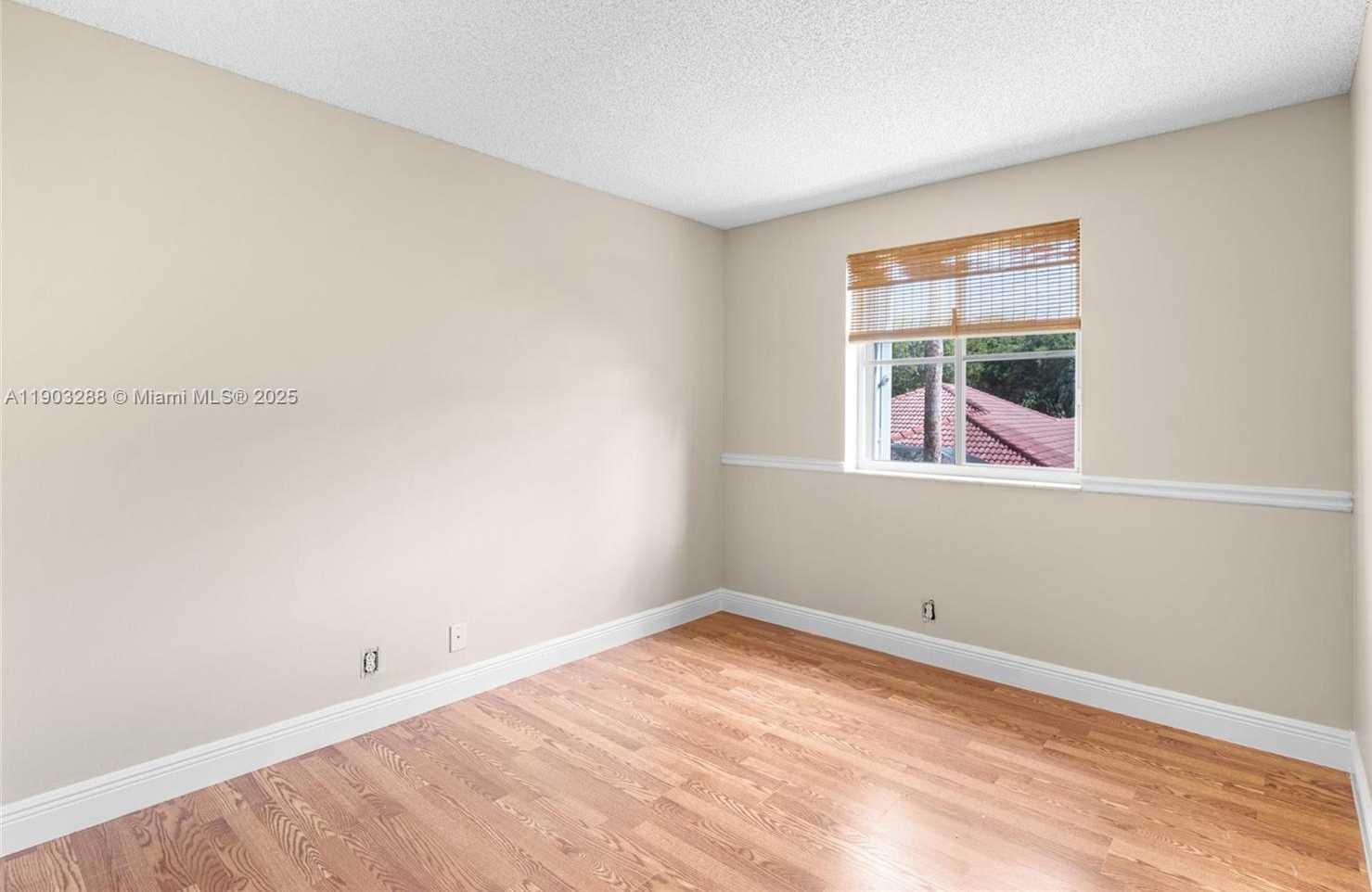 Small Image of 4490 FOXTAIL LN, Weston Number 32