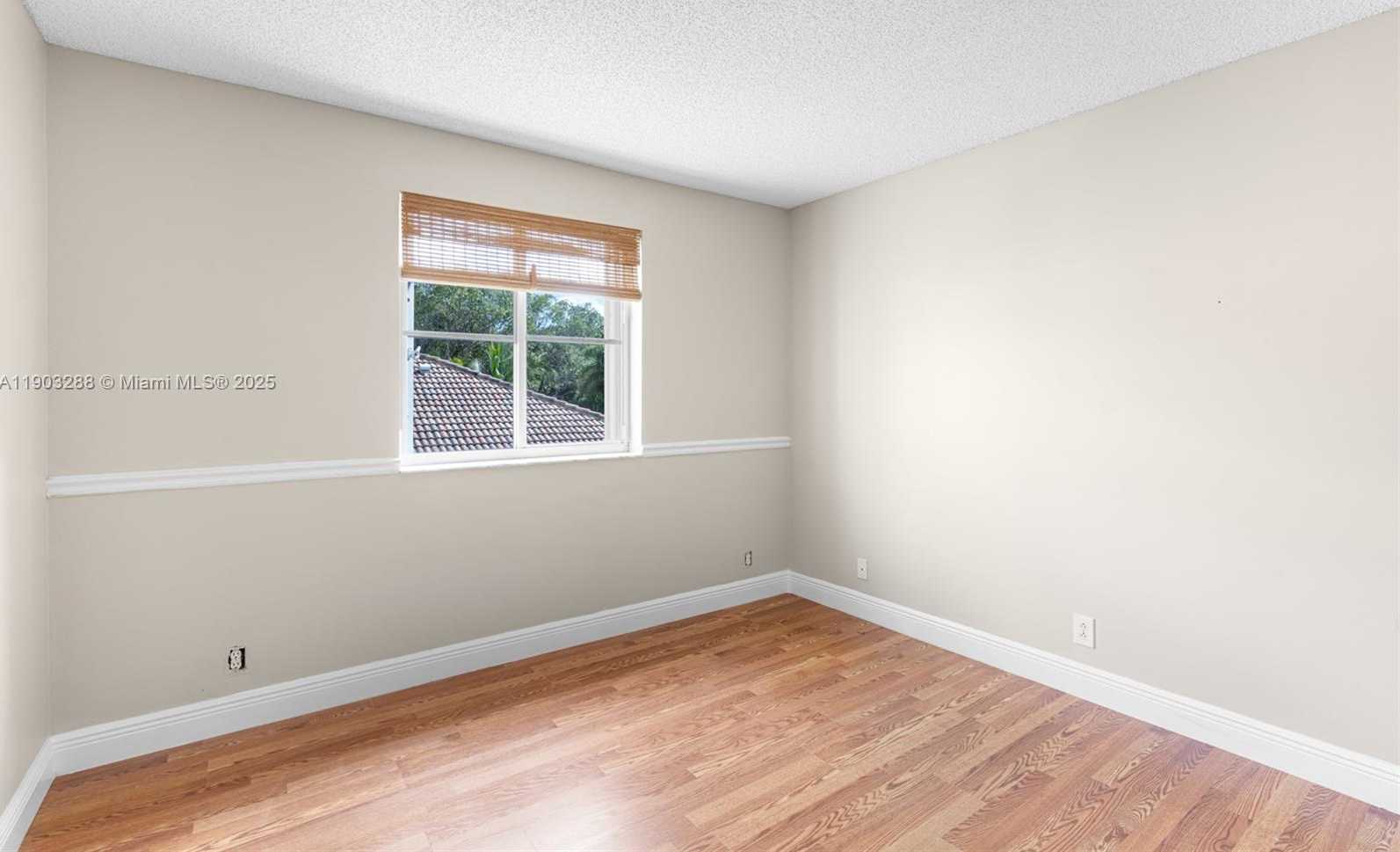 Small Image of 4490 FOXTAIL LN, Weston Number 33