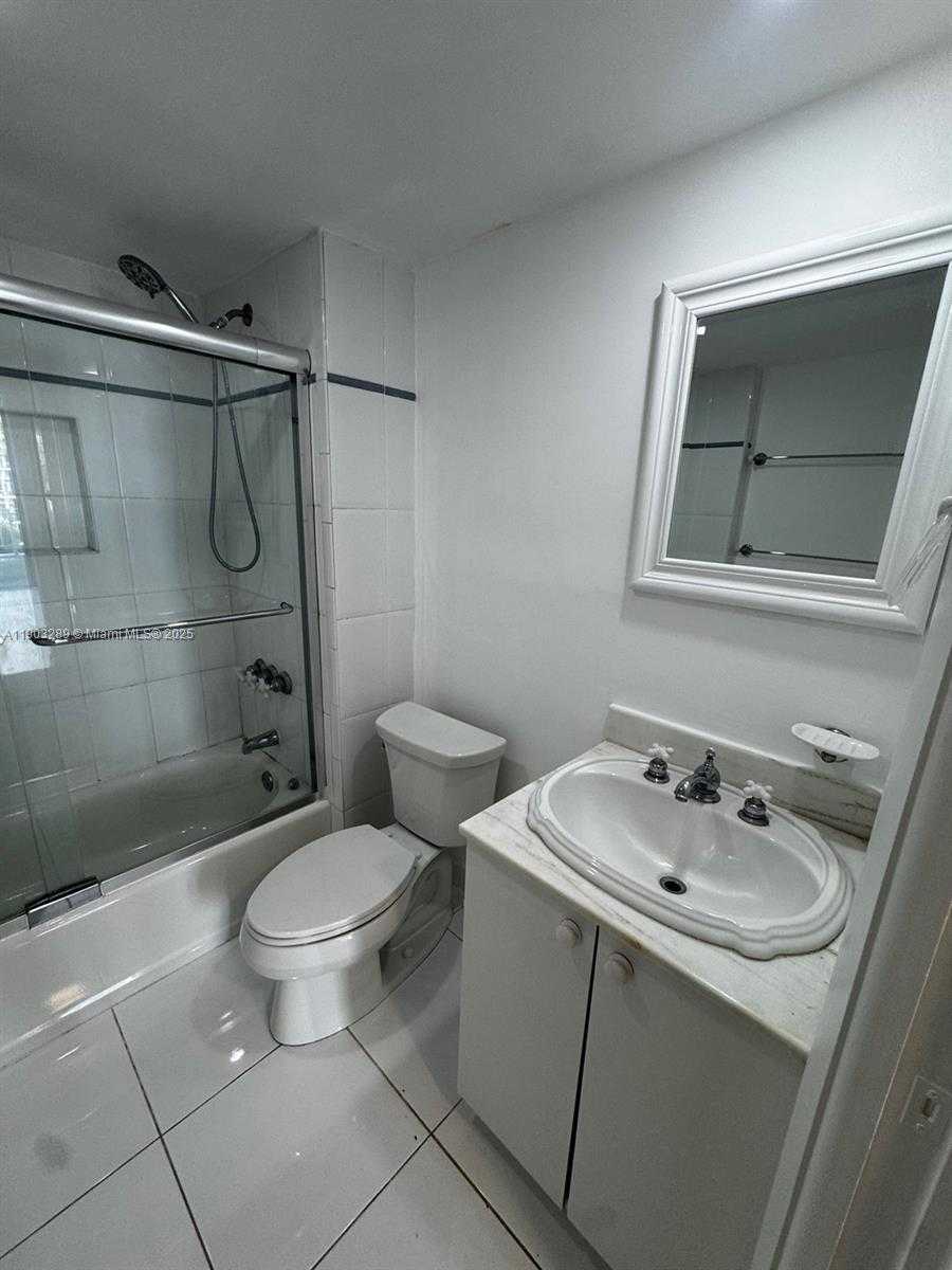 Small Image of 200 SOUTH EAST 15TH RD #6H, Miami Number 15