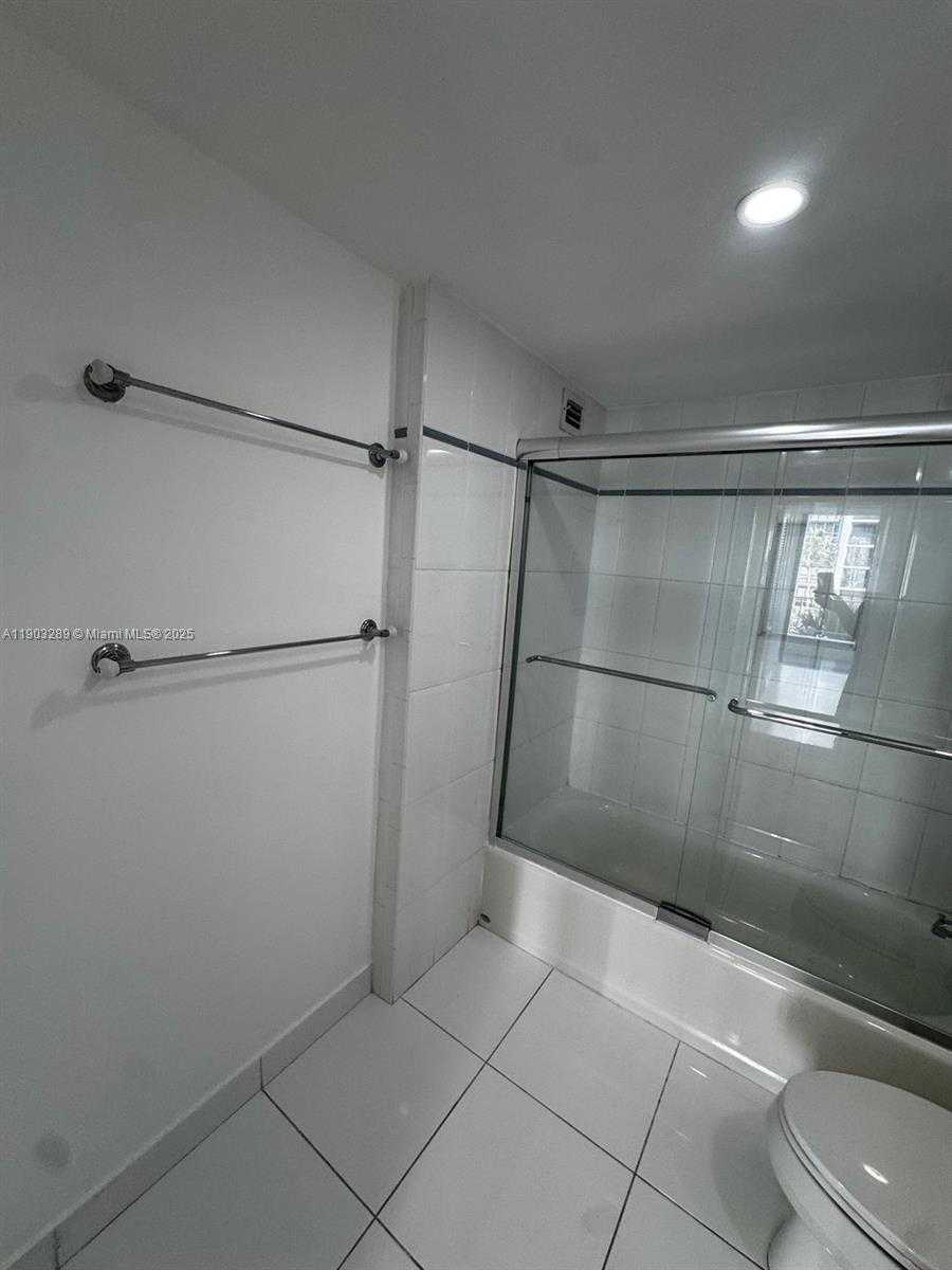 Small Image of 200 SOUTH EAST 15TH RD #6H, Miami Number 17