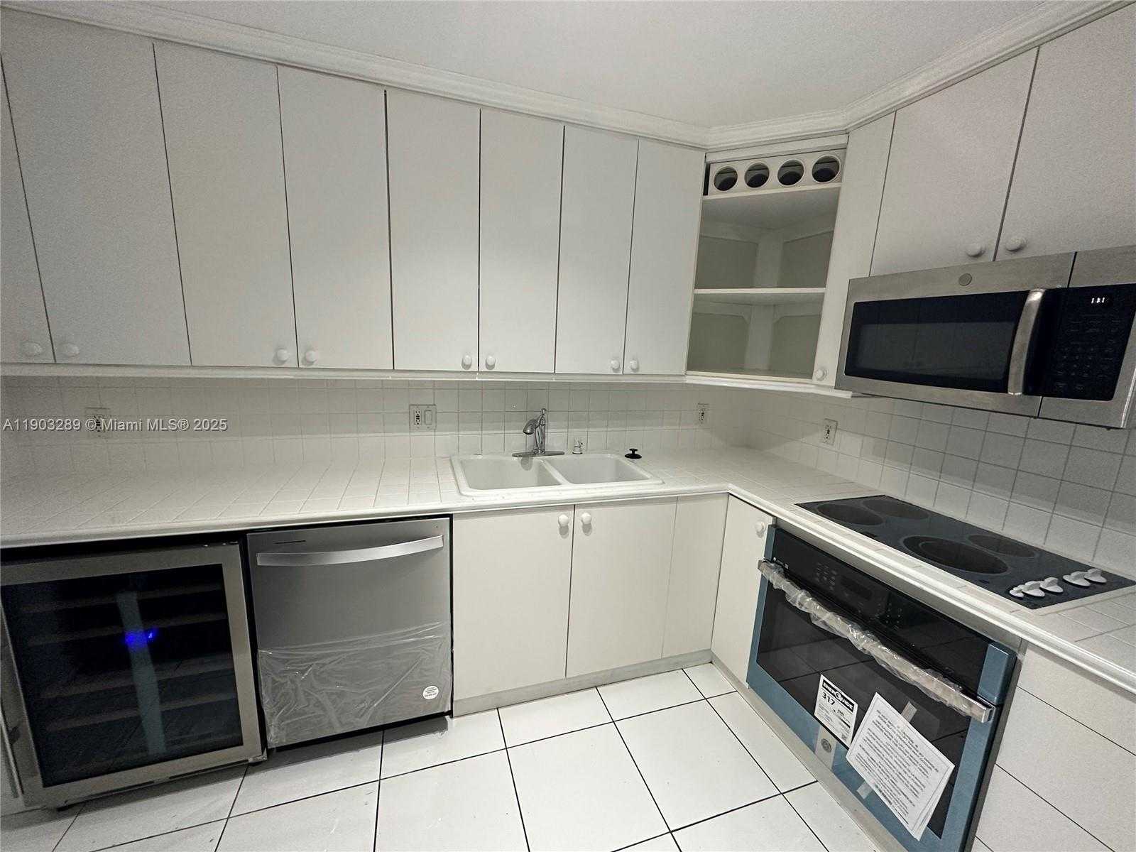 Small Image of 200 SOUTH EAST 15TH RD #6H, Miami Number 2