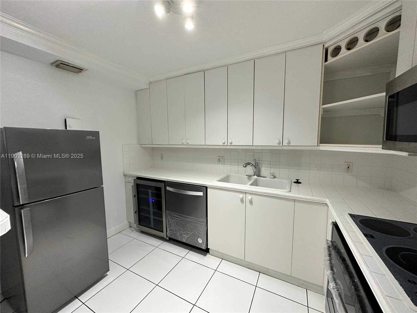 Small Image of 200 SOUTH EAST 15TH RD #6H, Miami Number 3