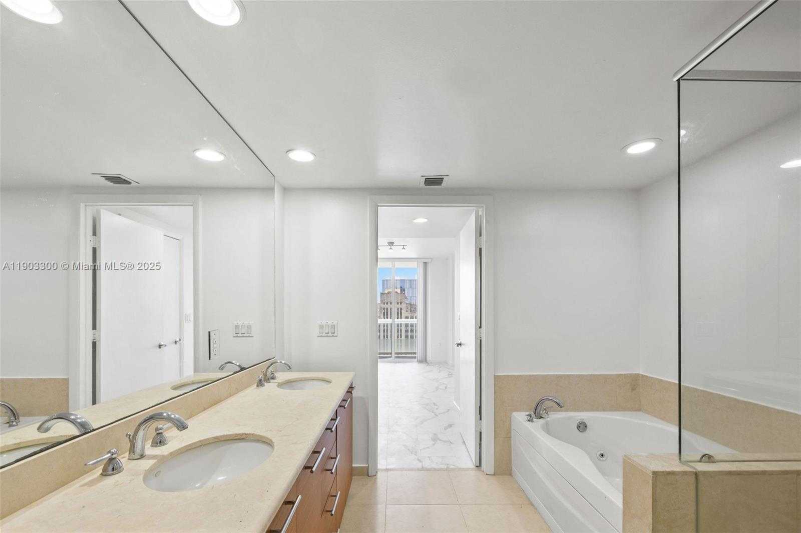 Small Image of 50 BISCAYNE BLVD #2211, Miami Number 16