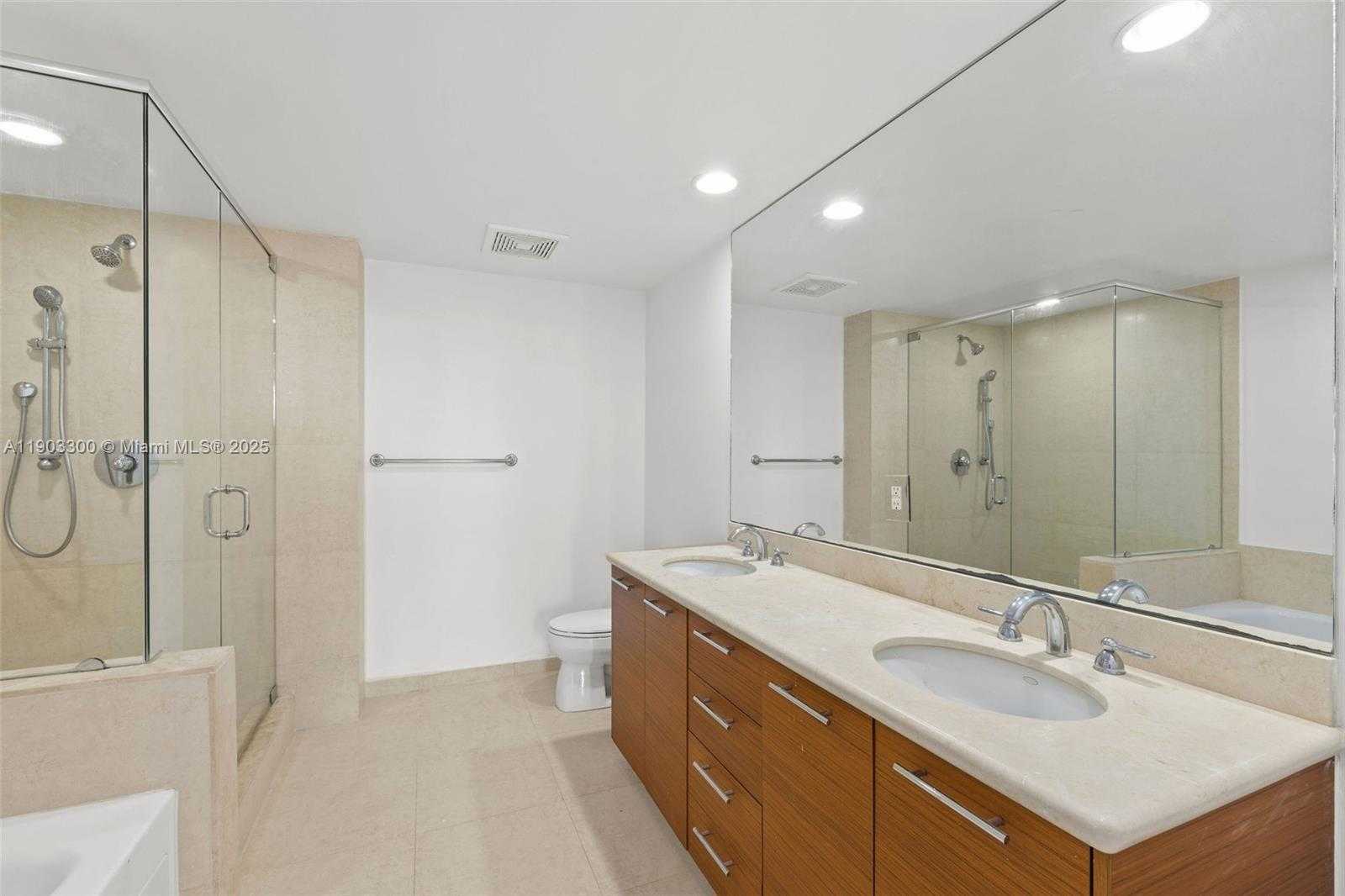Small Image of 50 BISCAYNE BLVD #2211, Miami Number 17