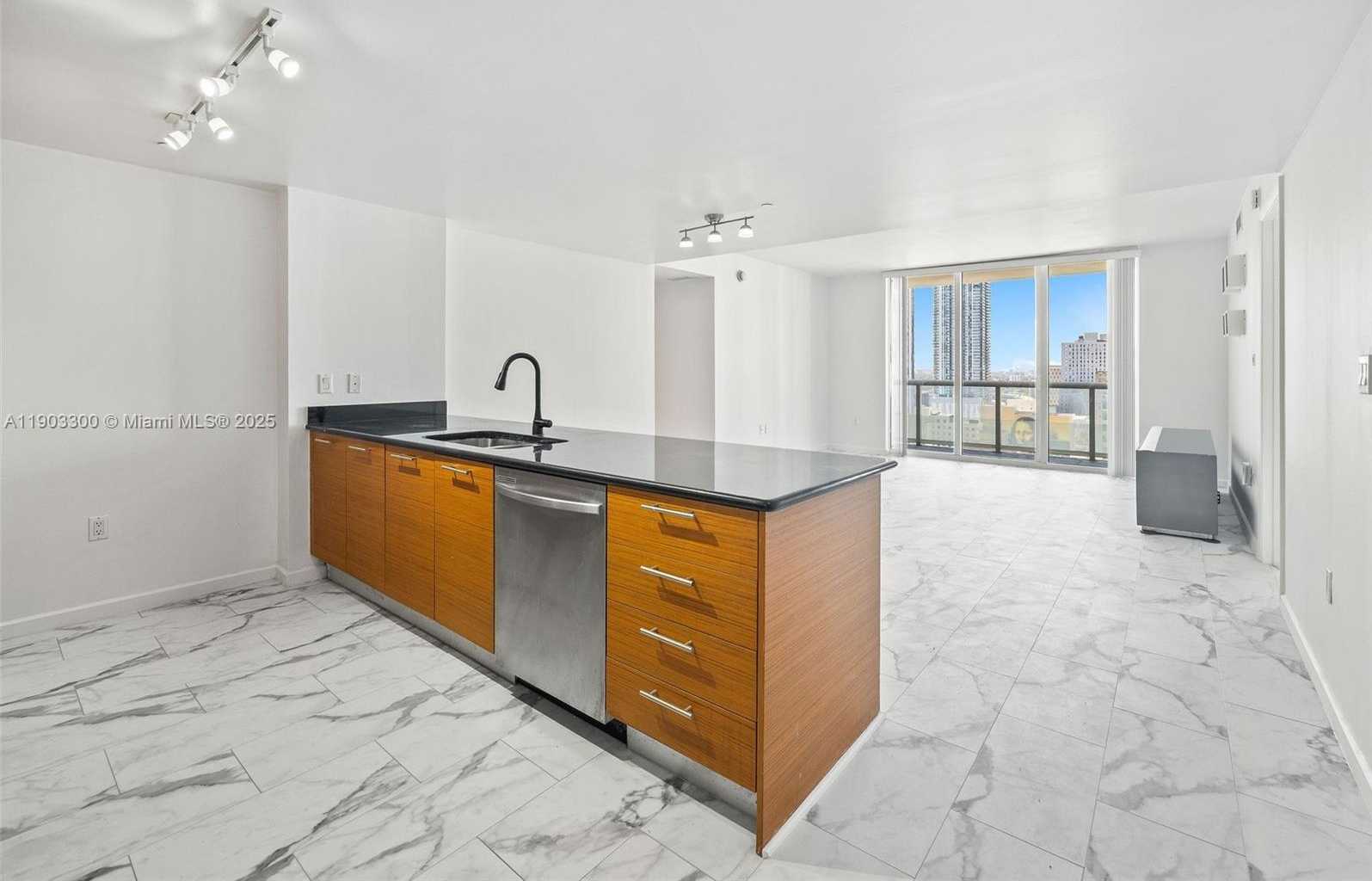 Small Image of 50 BISCAYNE BLVD #2211, Miami Number 3