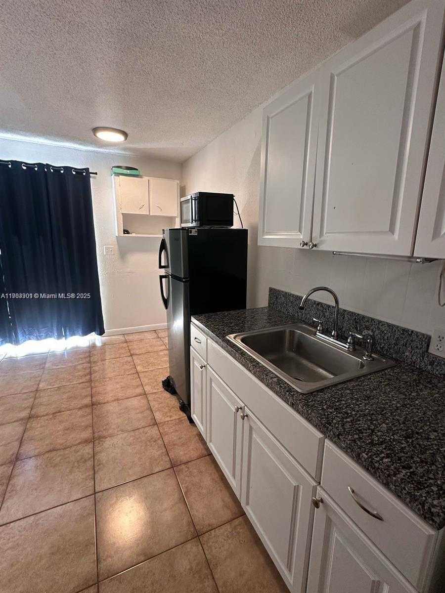 Small Image of Hollywood Number 5