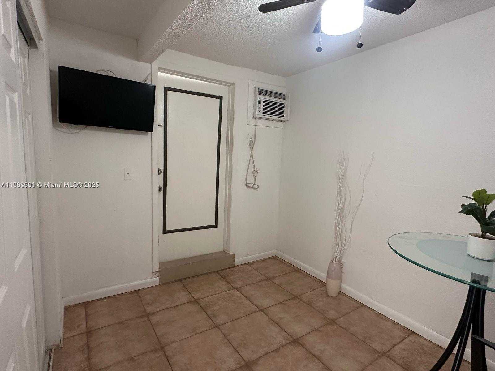 Small Image of Hollywood Number 7