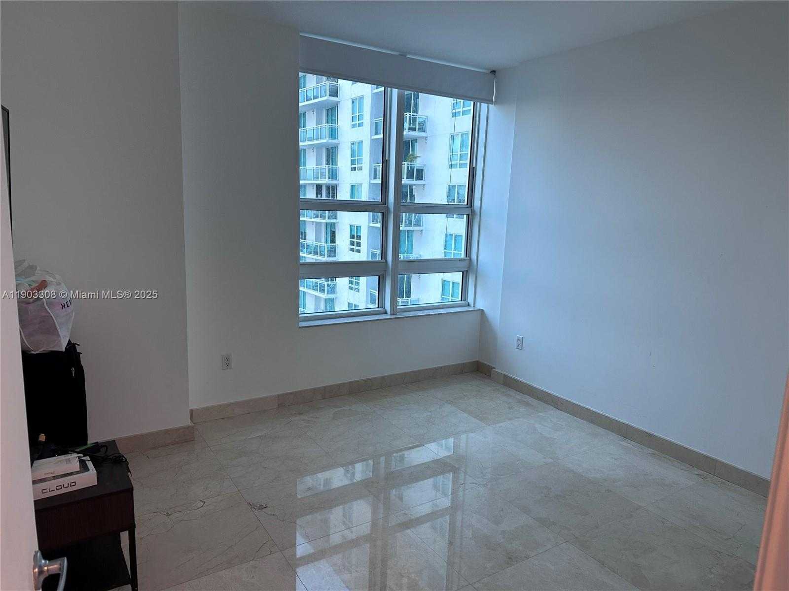 Small Image of 950 BRICKELL BAY DR #3505, Miami Number 4