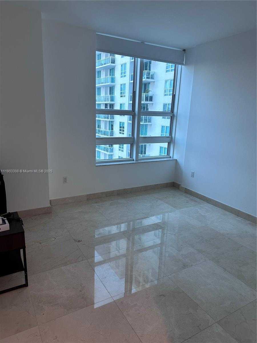 Small Image of 950 BRICKELL BAY DR #3505, Miami Number 5
