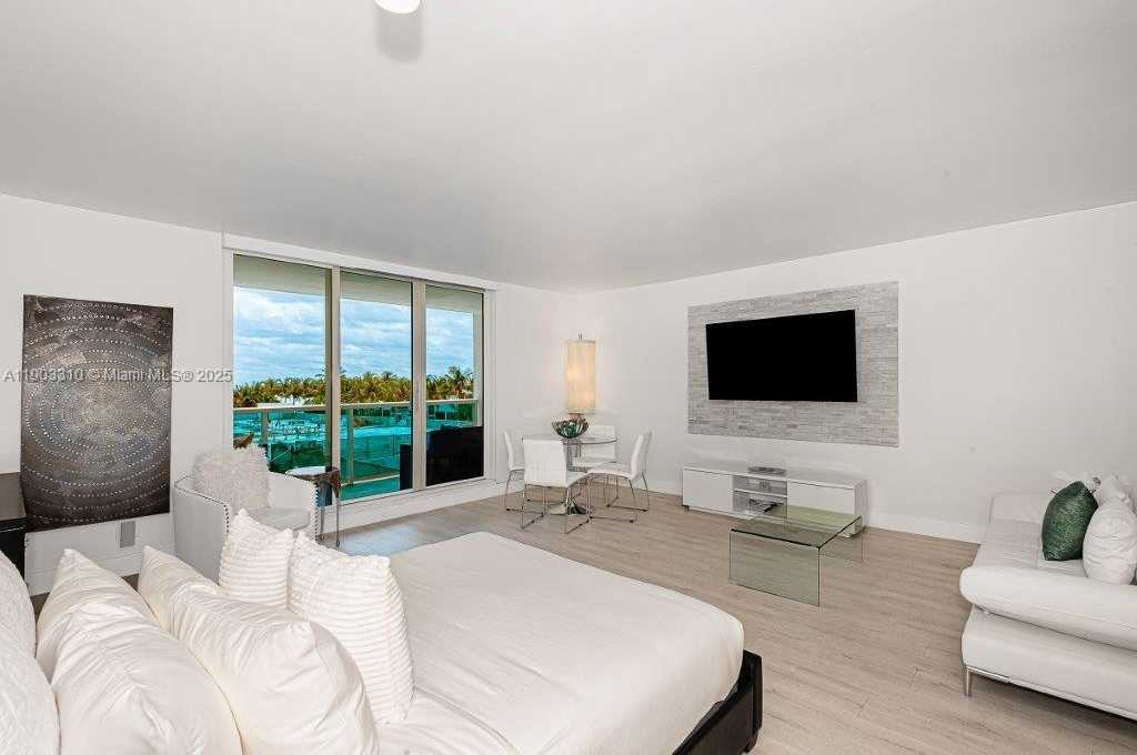 Small Image of 2301 COLLINS AVE #341, Miami Beach Number 3