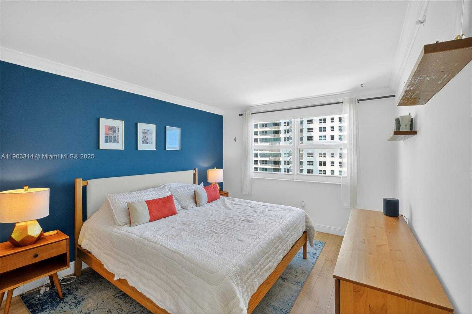 Small Image of 1155 BRICKELL BAY DR #2210, Miami Number 13