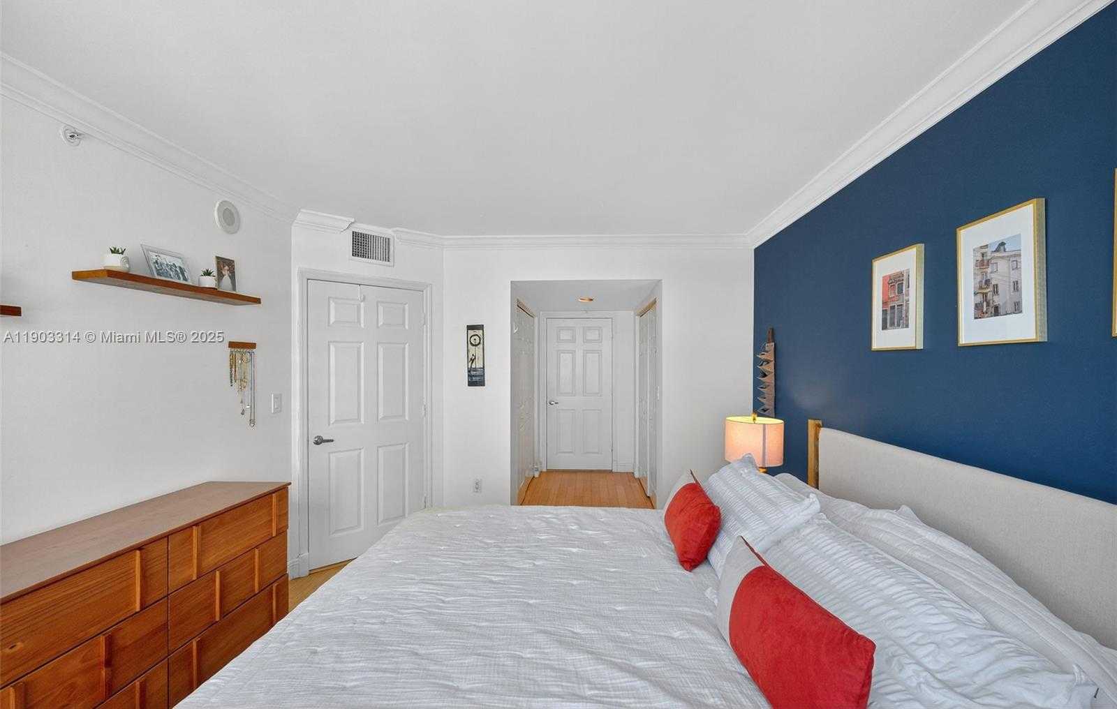 Small Image of 1155 BRICKELL BAY DR #2210, Miami Number 14