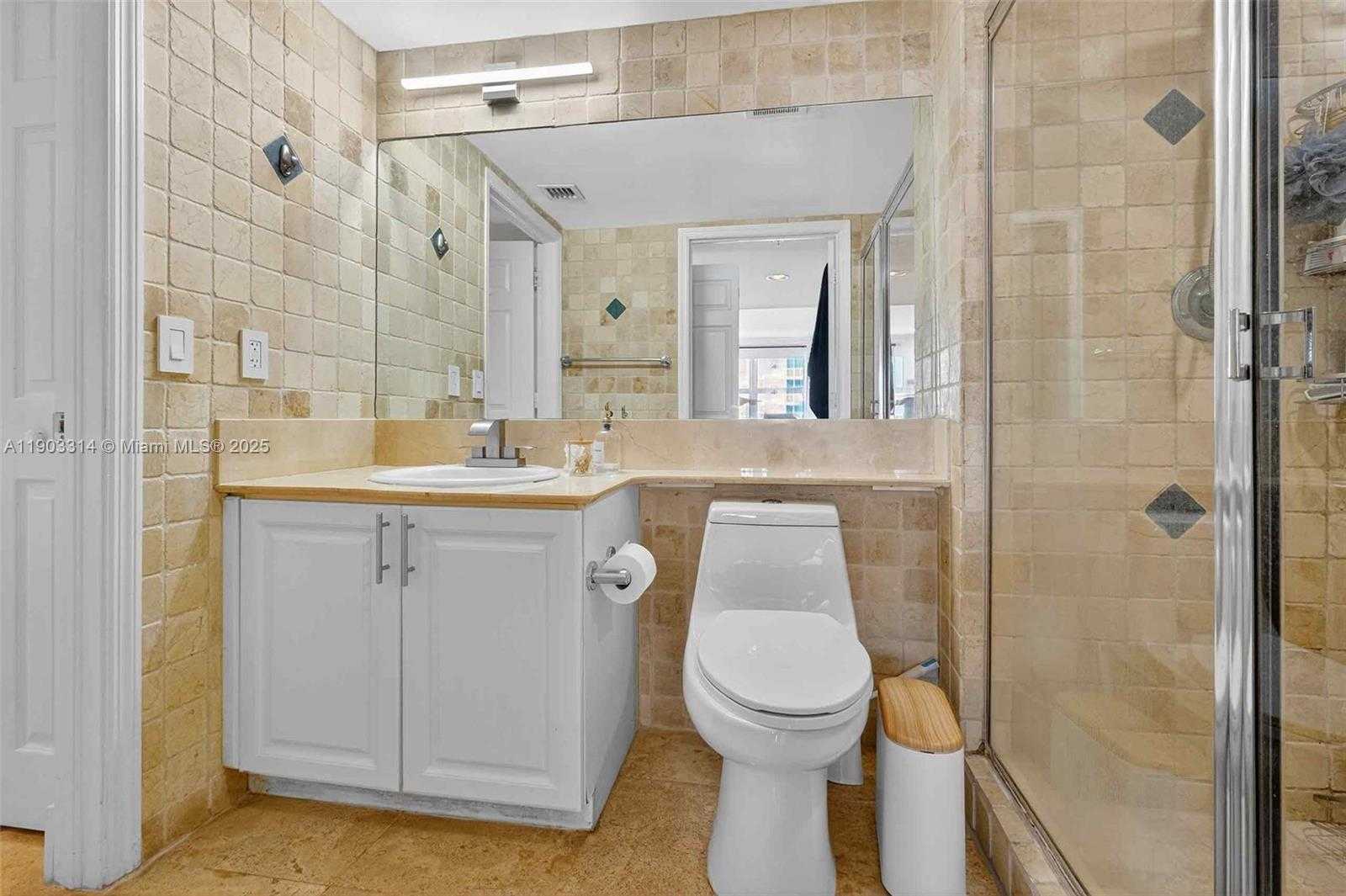 Small Image of 1155 BRICKELL BAY DR #2210, Miami Number 15