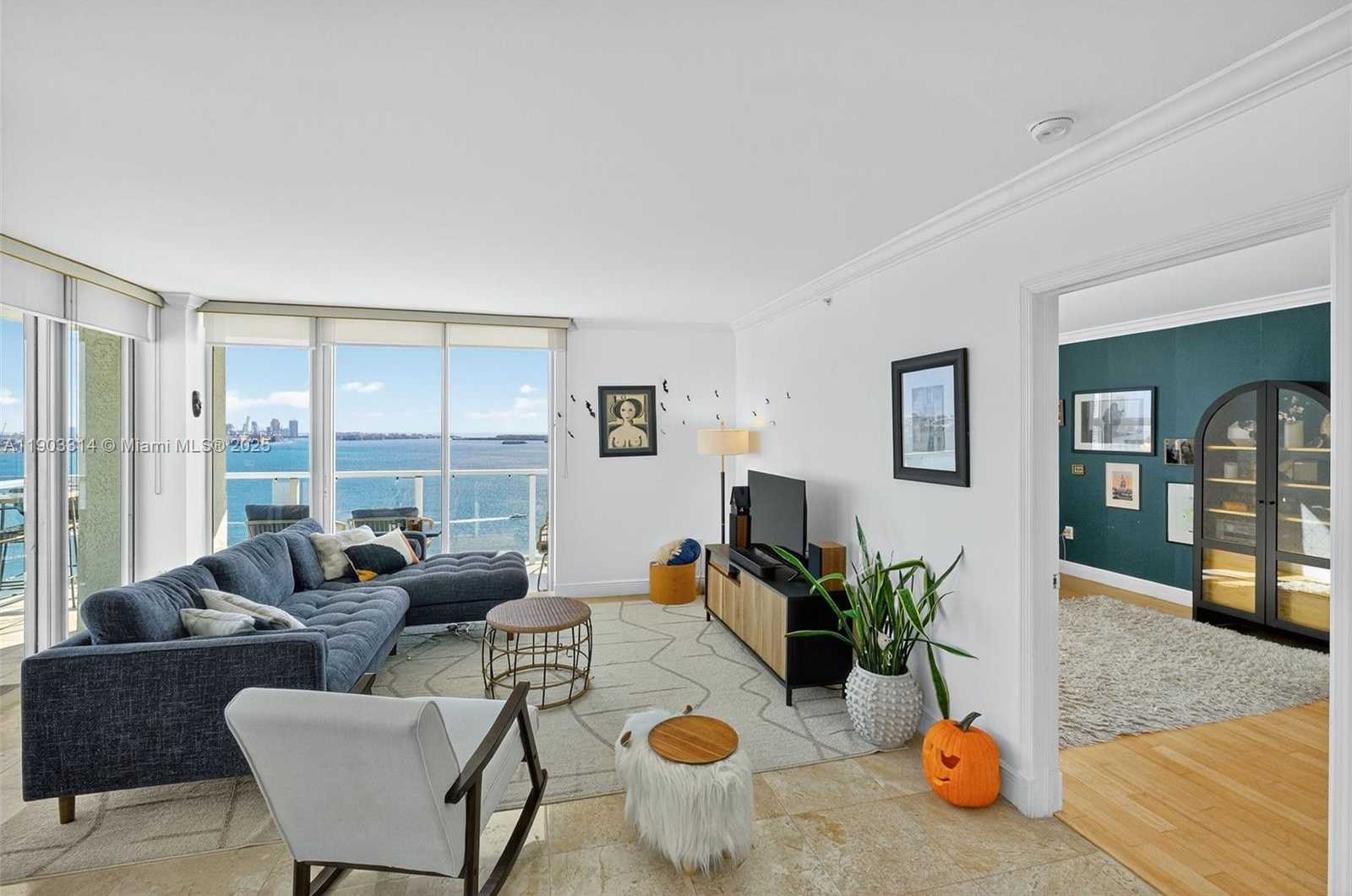 Small Image of 1155 BRICKELL BAY DR #2210, Miami Number 7