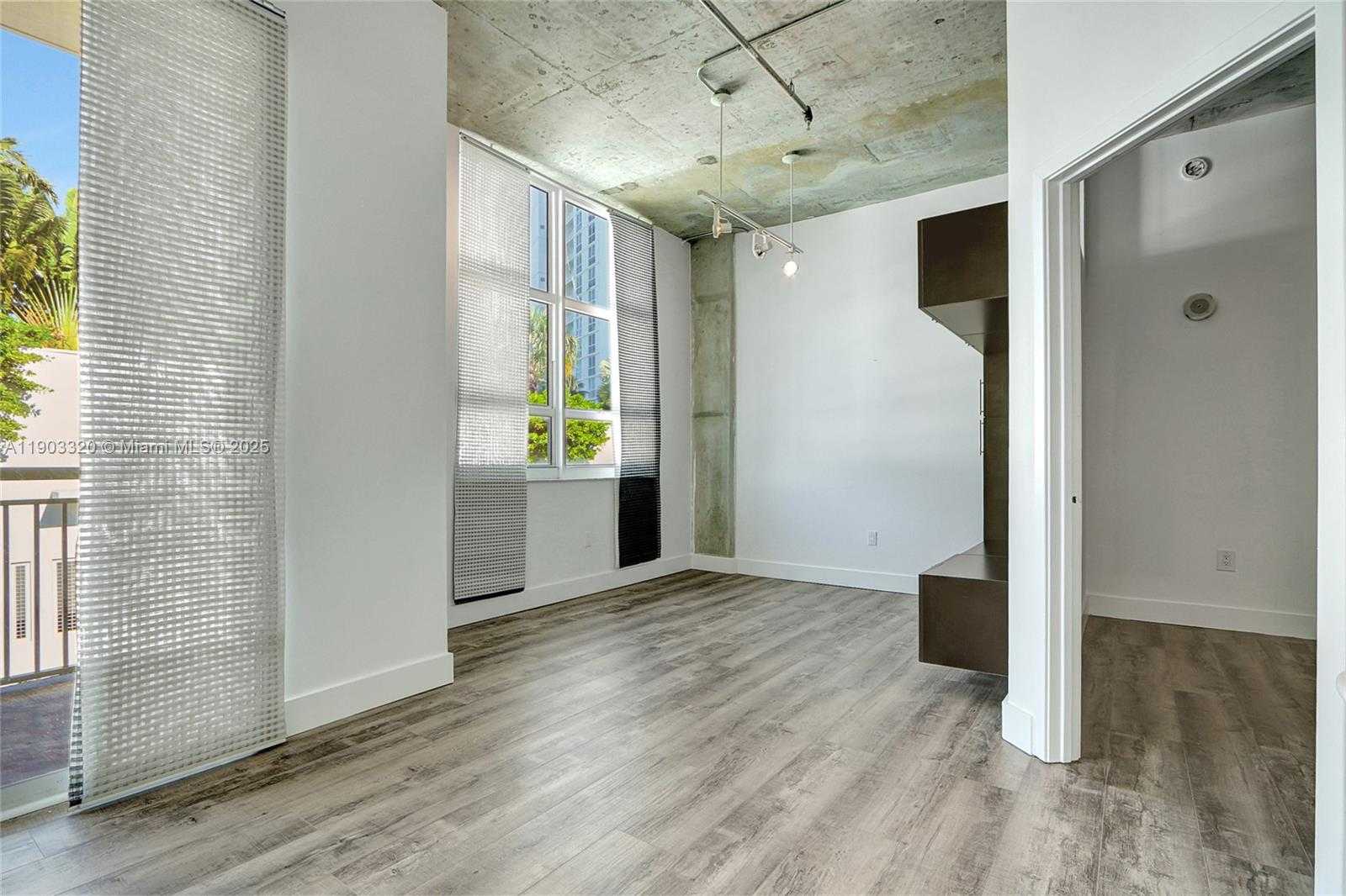 Small Image of 2001 BISCAYNE BLVD #2511, Miami Number 10