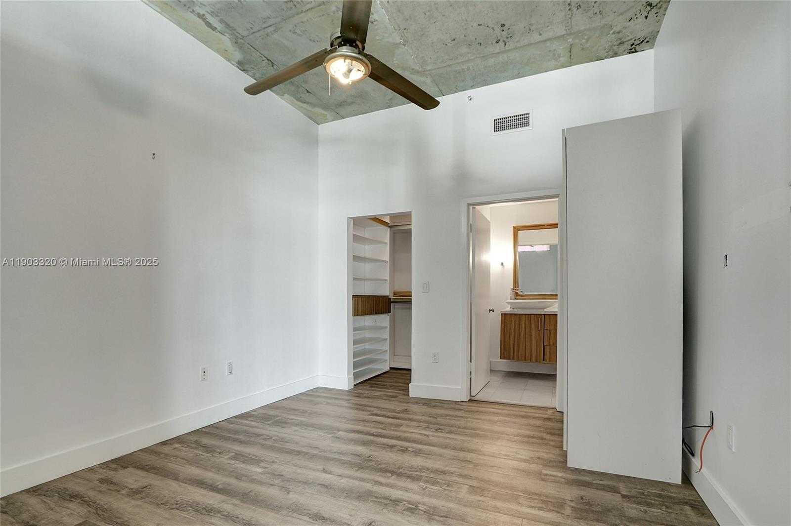 Small Image of 2001 BISCAYNE BLVD #2511, Miami Number 14