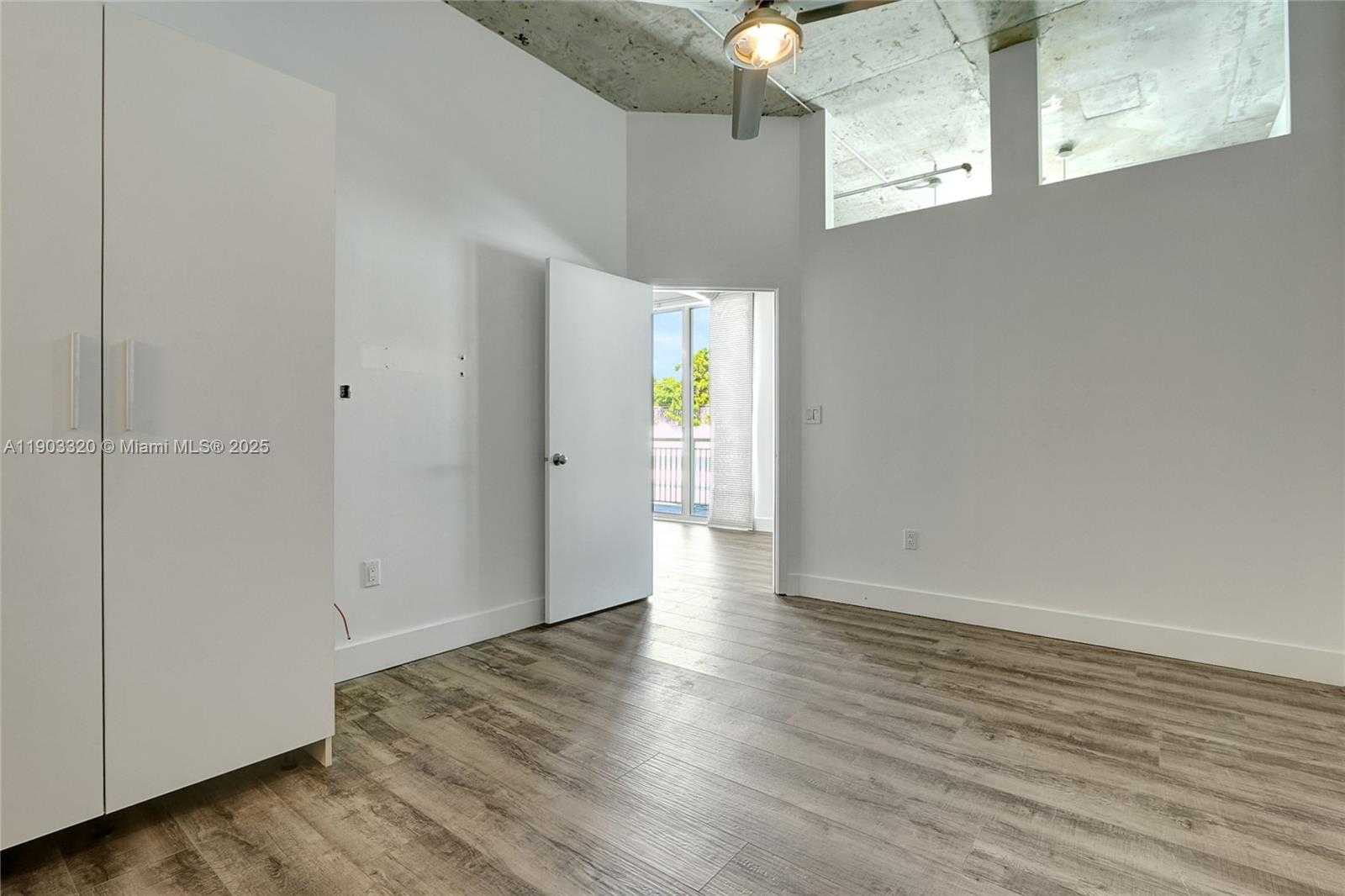 Small Image of 2001 BISCAYNE BLVD #2511, Miami Number 15