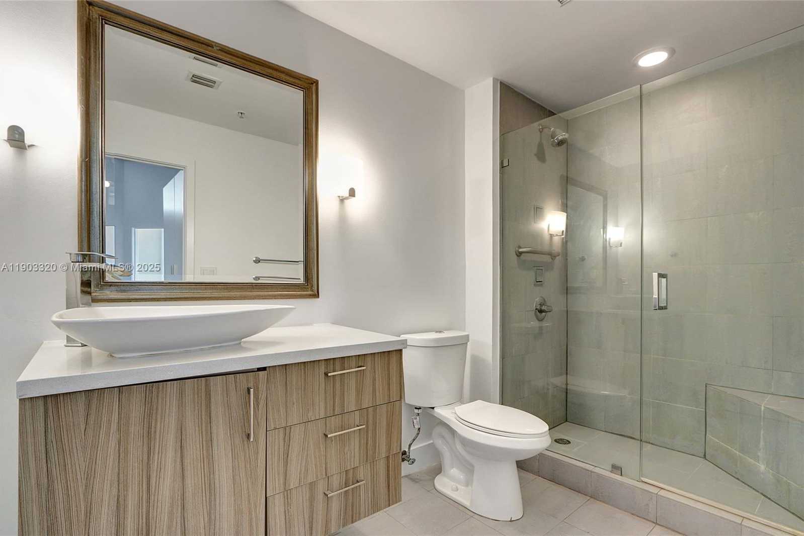 Small Image of 2001 BISCAYNE BLVD #2511, Miami Number 17