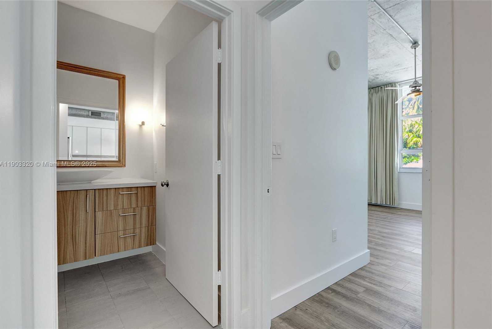 Small Image of 2001 BISCAYNE BLVD #2511, Miami Number 18