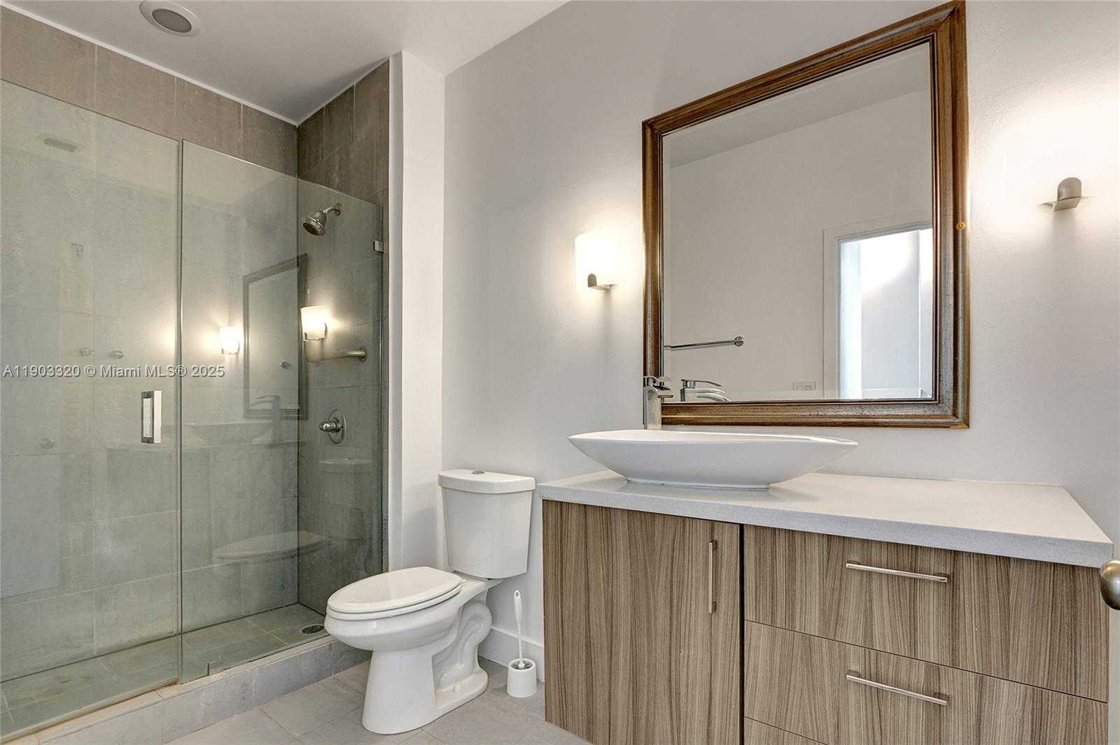 Small Image of 2001 BISCAYNE BLVD #2511, Miami Number 19