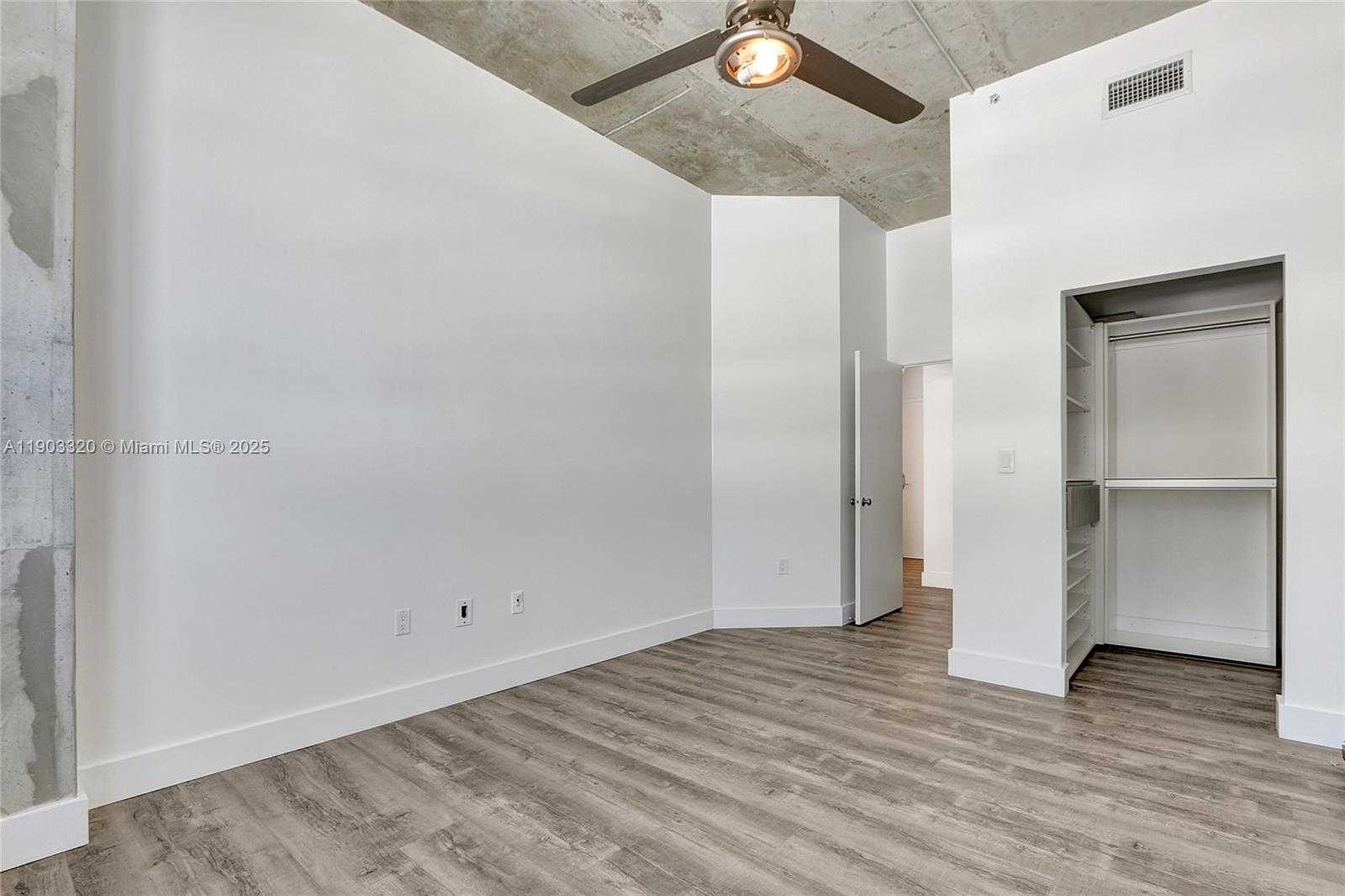 Small Image of 2001 BISCAYNE BLVD #2511, Miami Number 21