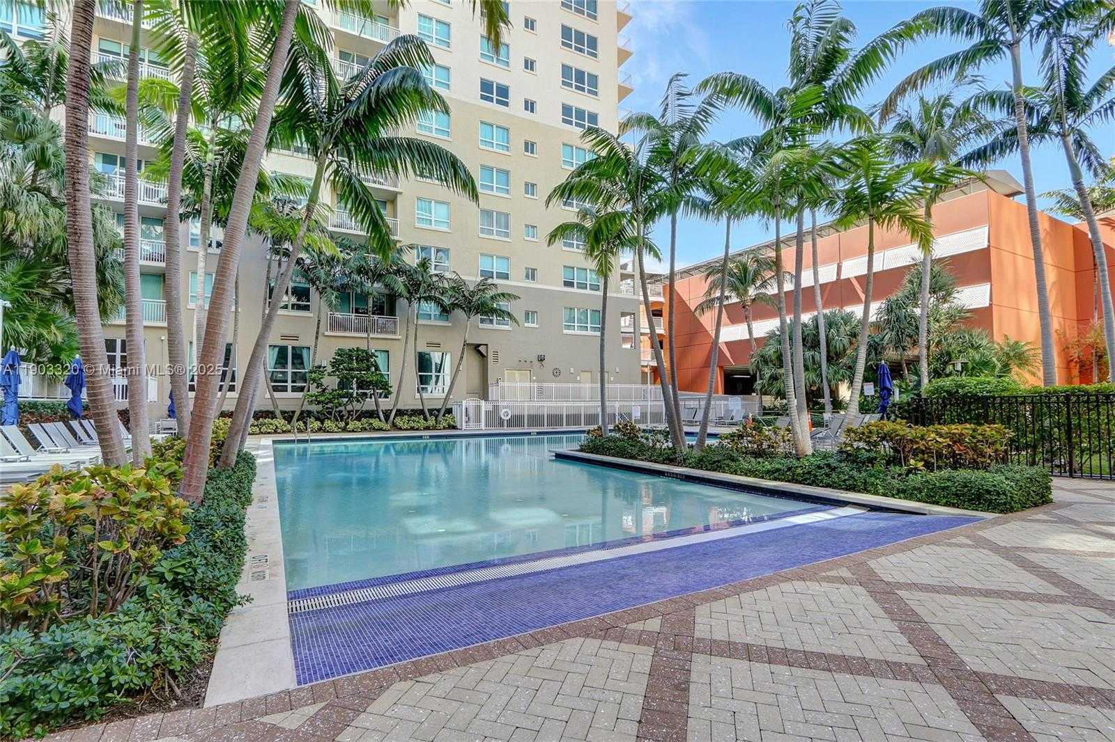 Small Image of 2001 BISCAYNE BLVD #2511, Miami Number 3