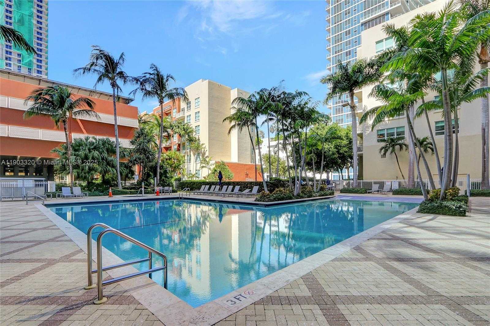 Small Image of 2001 BISCAYNE BLVD #2511, Miami Number 4