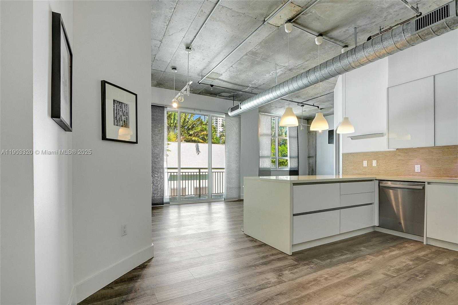 Small Image of 2001 BISCAYNE BLVD #2511, Miami Number 5