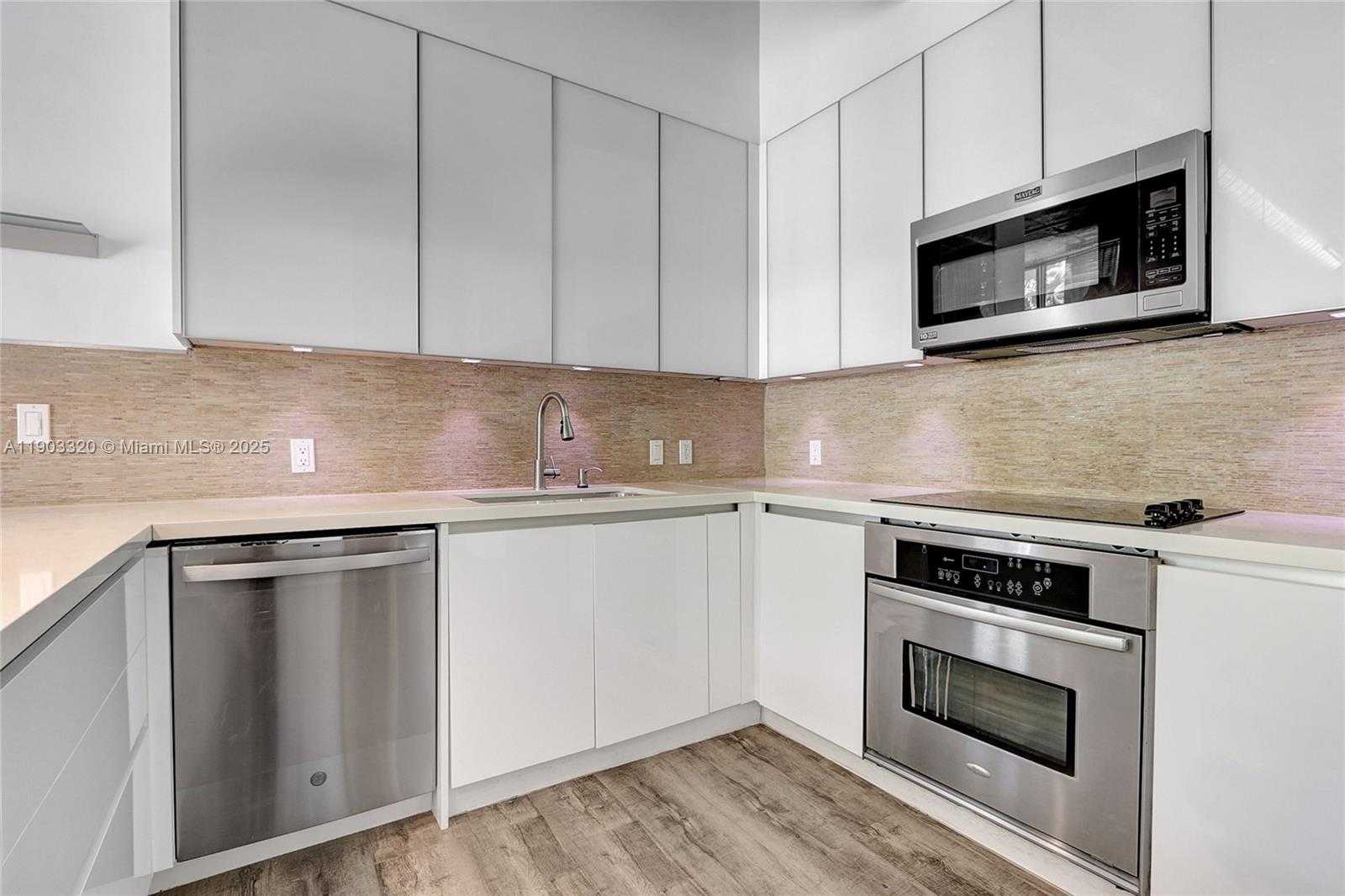 Small Image of 2001 BISCAYNE BLVD #2511, Miami Number 9