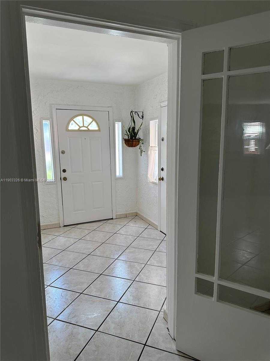 Small Image of 431 TAMIAMI BLVD, Miami Number 10