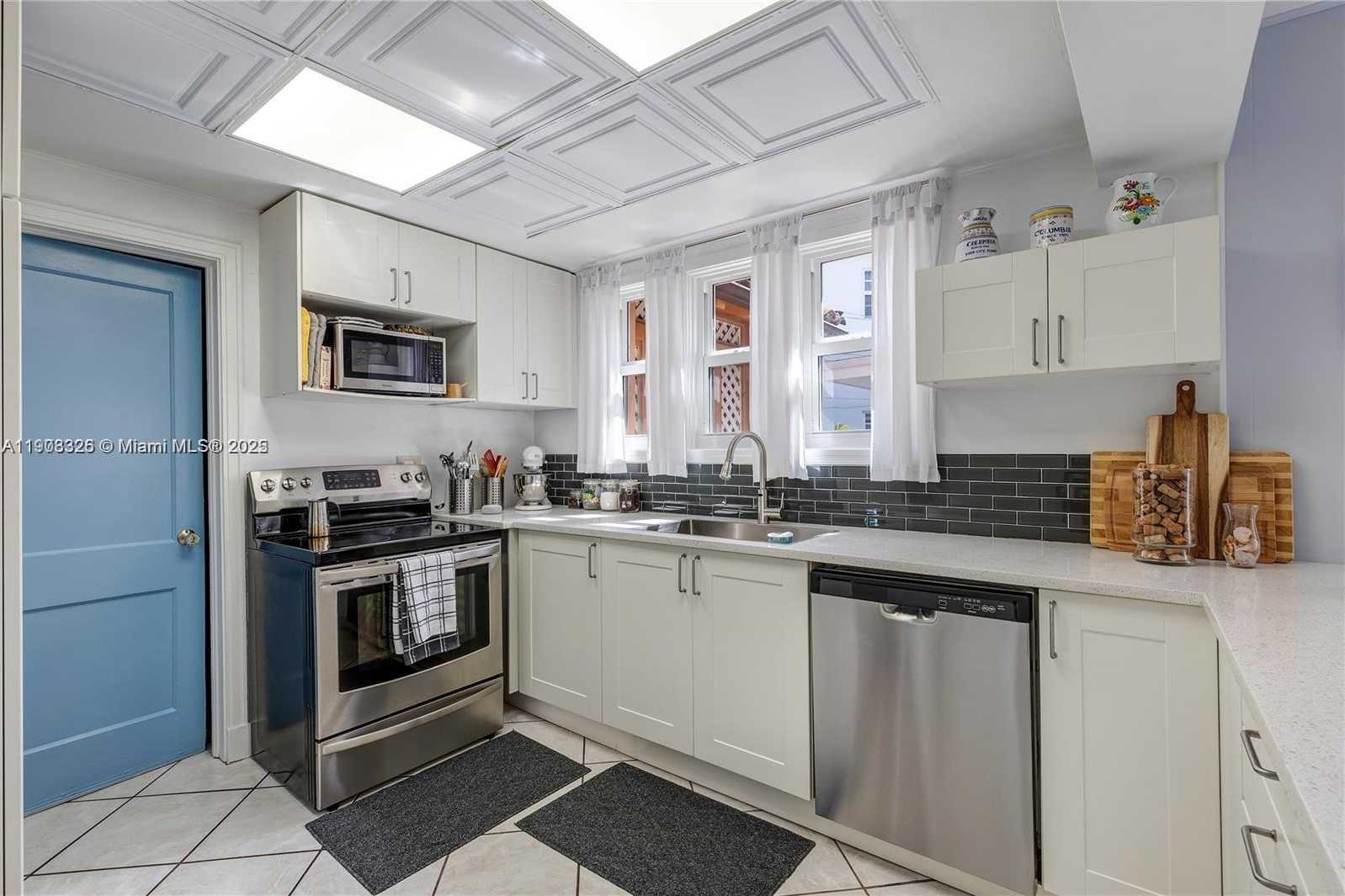 Small Image of 431 TAMIAMI BLVD, Miami Number 12