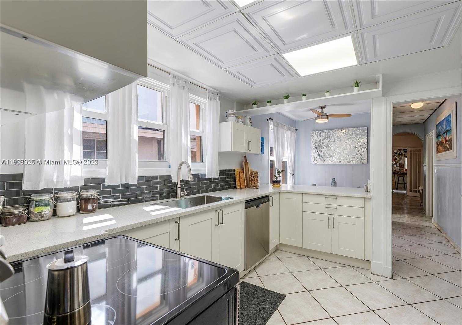 Small Image of 431 TAMIAMI BLVD, Miami Number 14