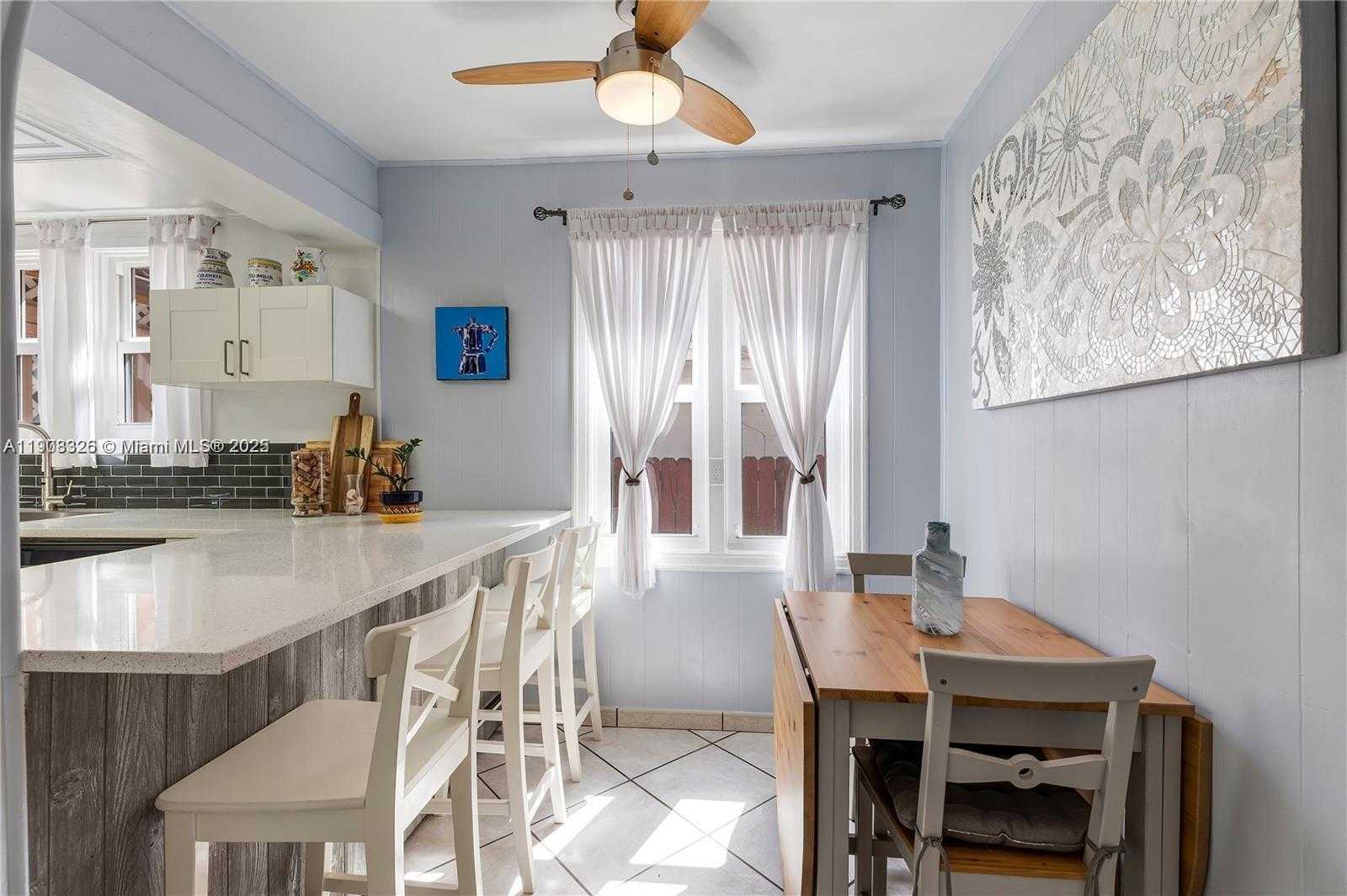 Small Image of 431 TAMIAMI BLVD, Miami Number 15