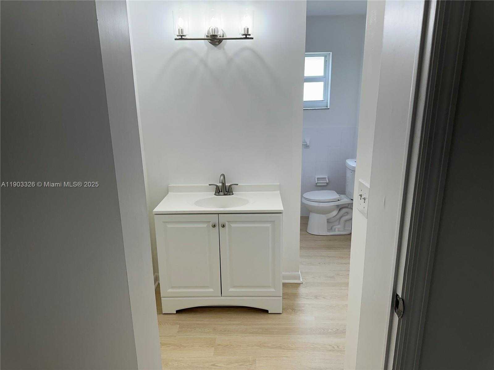 Small Image of 431 TAMIAMI BLVD, Miami Number 17