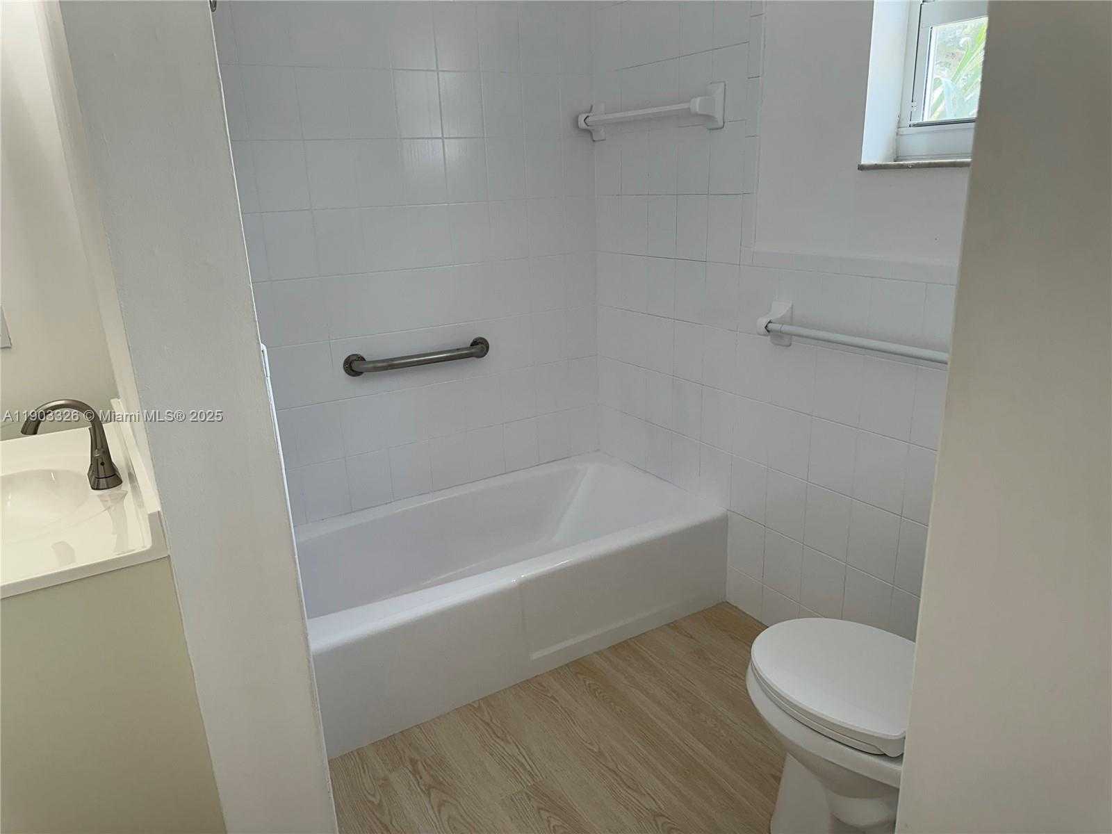 Small Image of 431 TAMIAMI BLVD, Miami Number 18