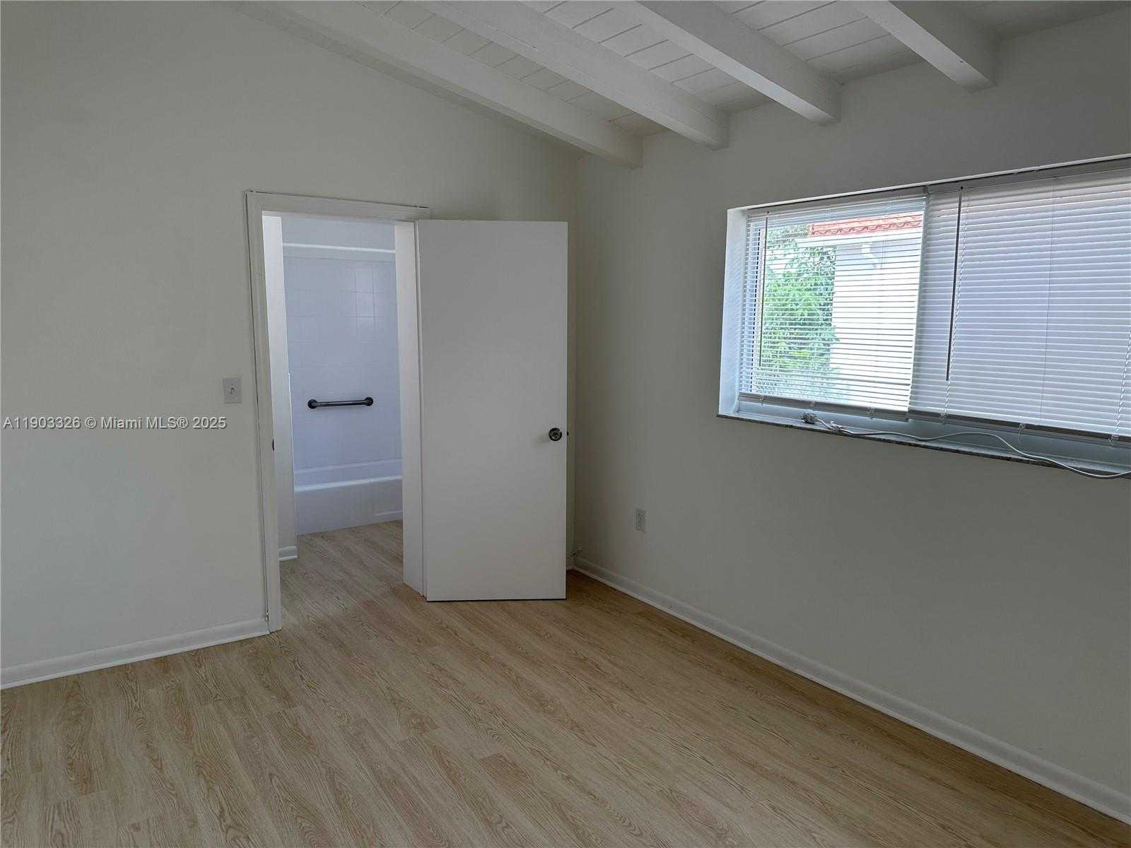 Small Image of 431 TAMIAMI BLVD, Miami Number 20