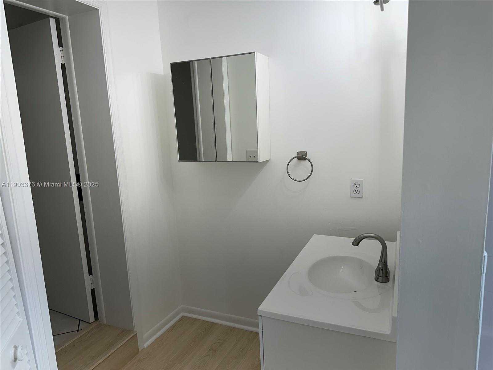 Small Image of 431 TAMIAMI BLVD, Miami Number 21