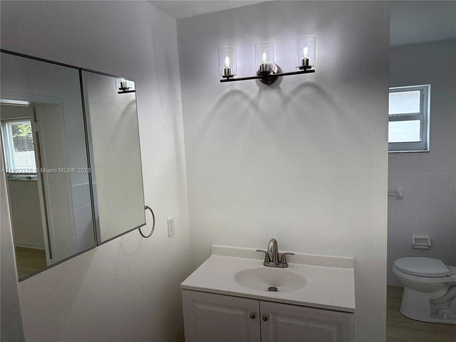 Small Image of 431 TAMIAMI BLVD, Miami Number 22