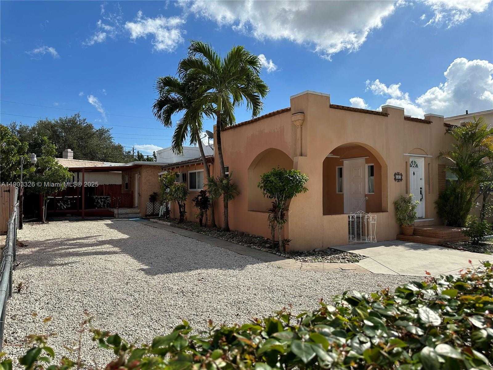 Small Image of 431 TAMIAMI BLVD, Miami Number 3