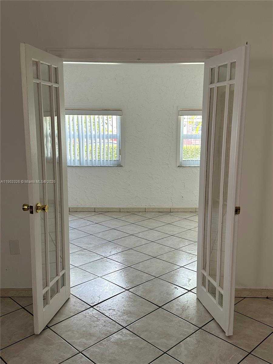 Small Image of 431 TAMIAMI BLVD, Miami Number 5