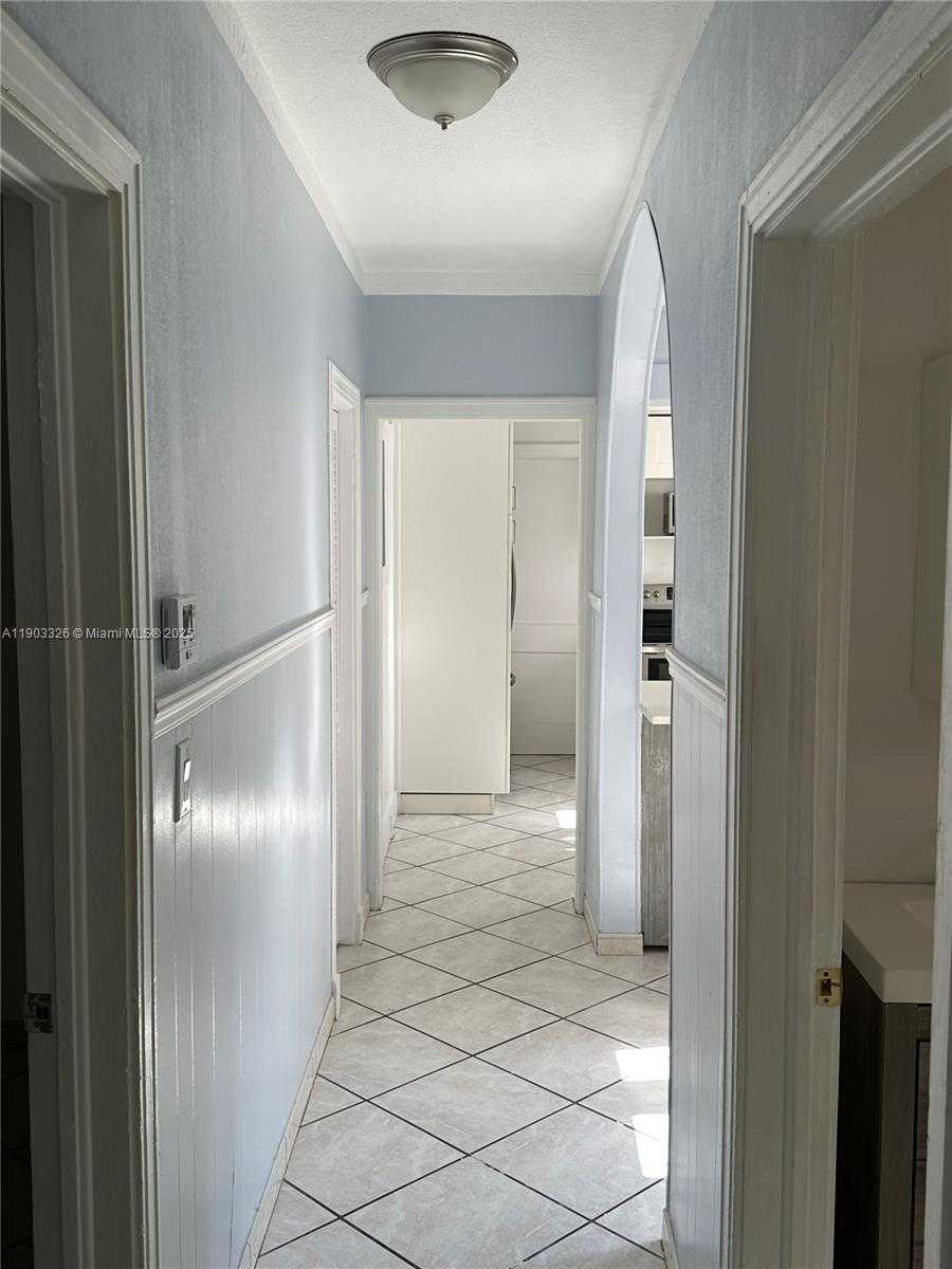 Small Image of 431 TAMIAMI BLVD, Miami Number 7