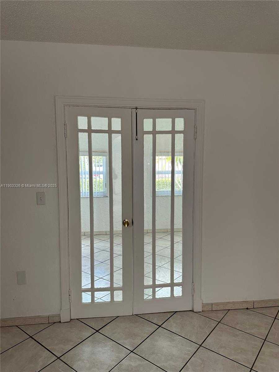 Small Image of 431 TAMIAMI BLVD, Miami Number 9