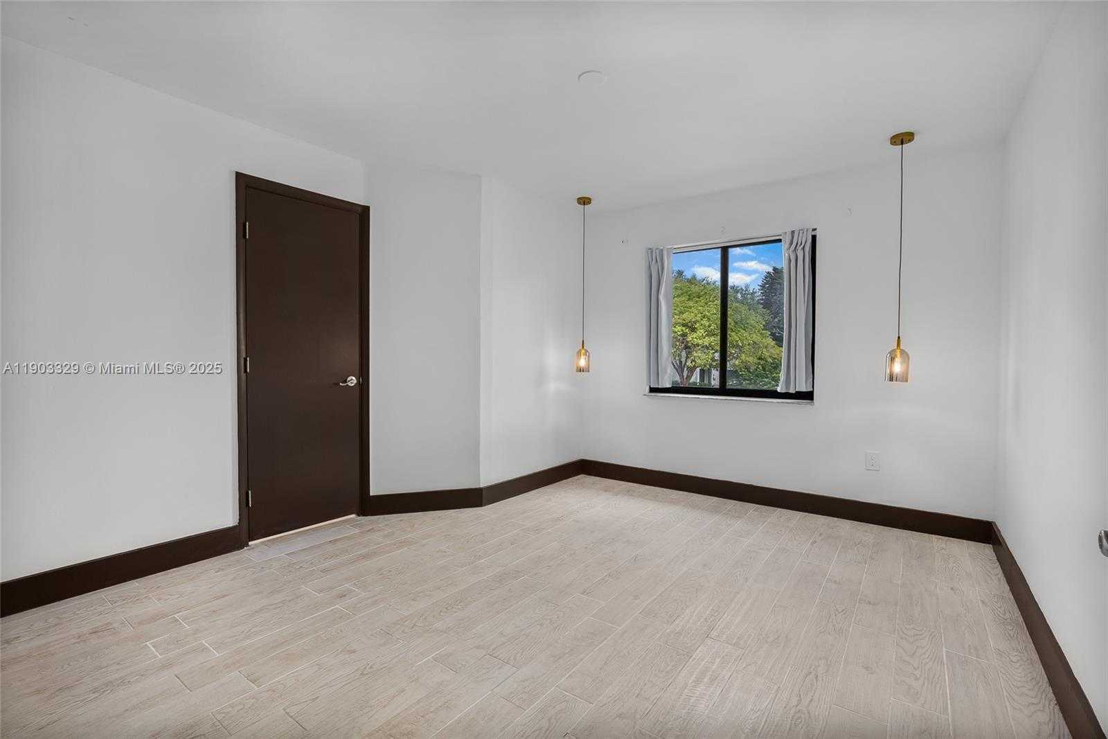 Small Image of 11335 SOUTH WEST 74TH LN, Miami Number 16