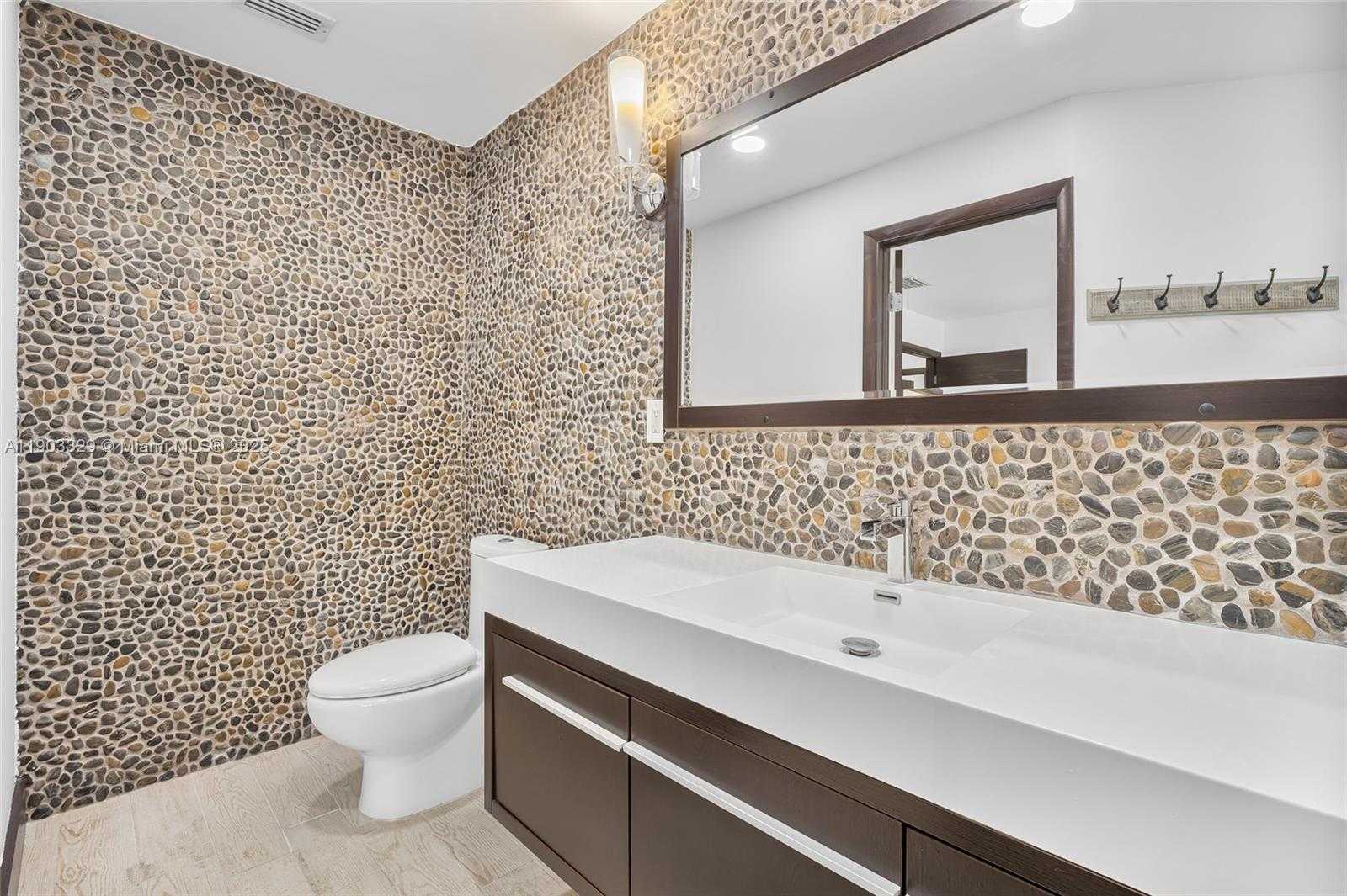 Small Image of 11335 SOUTH WEST 74TH LN, Miami Number 18