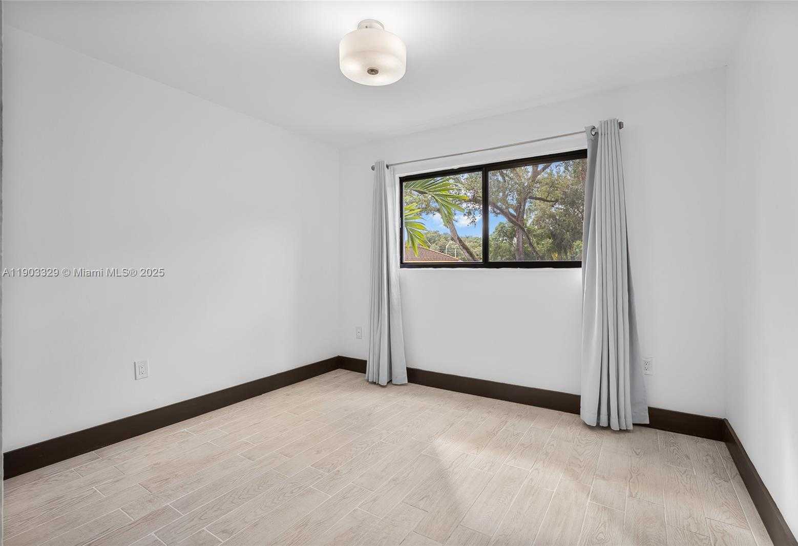 Small Image of 11335 SOUTH WEST 74TH LN, Miami Number 20