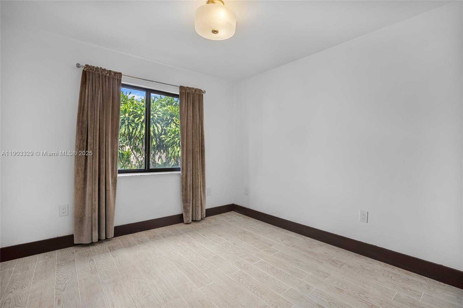 Small Image of 11335 SOUTH WEST 74TH LN, Miami Number 21