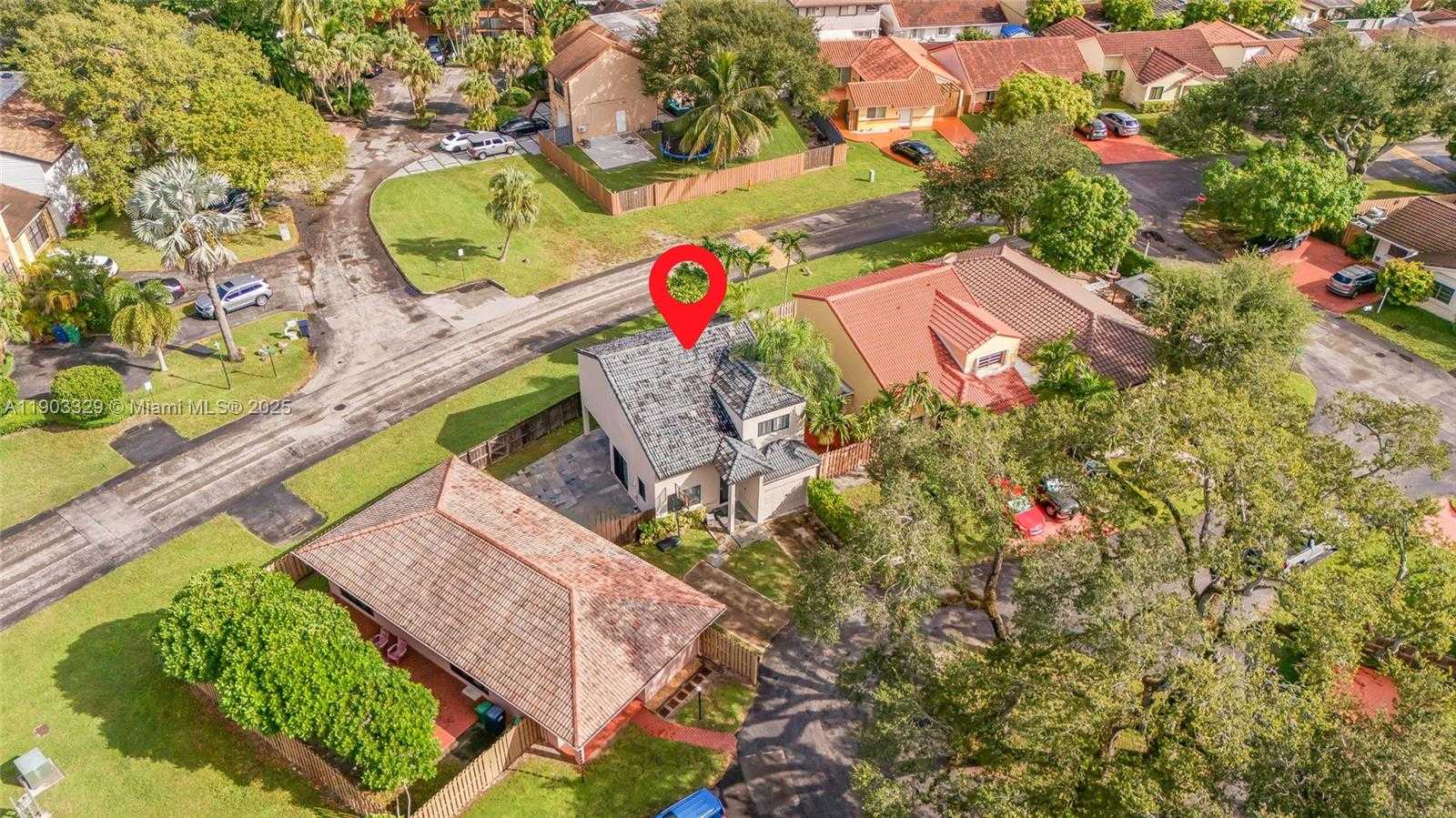 Small Image of 11335 SOUTH WEST 74TH LN, Miami Number 28